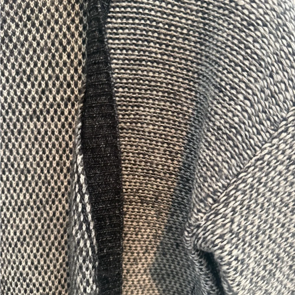 GAP Black and Gray Cardigan Sweater with Open-Front Design - Picture 2 of 3